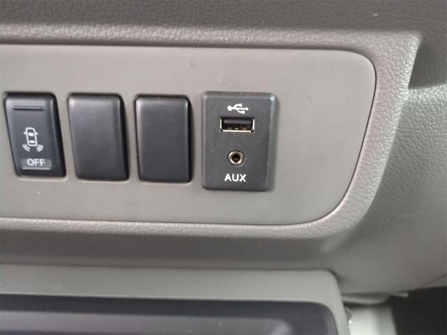 Photo of 2016 Glacier White Nissan NV Passenger NV3500 HD