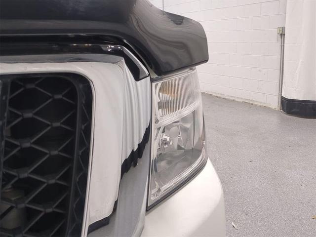 Photo of 2016 Glacier White Nissan NV Passenger NV3500 HD