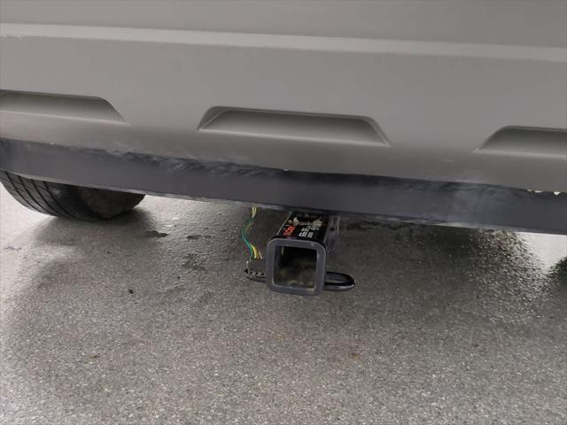 Photo of 2022 Glacier White Nissan Rogue