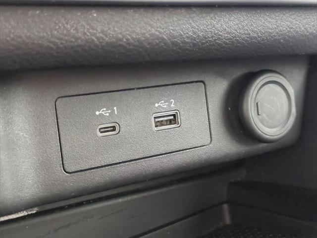 Photo of 2022 Glacier White Nissan Rogue