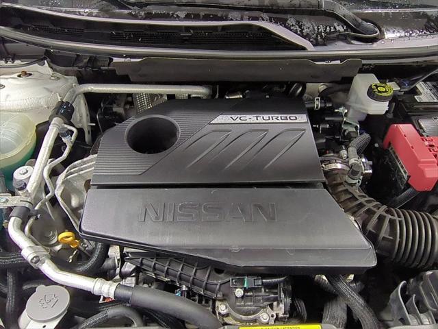 Photo of 2022 Glacier White Nissan Rogue