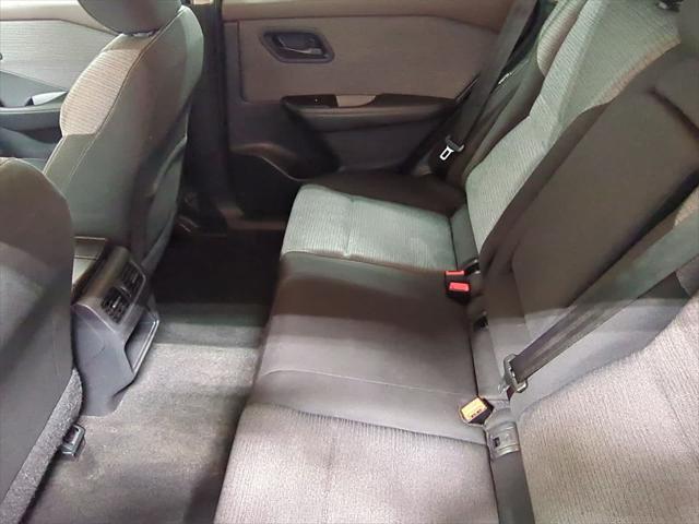 Photo of 2022 Glacier White Nissan Rogue