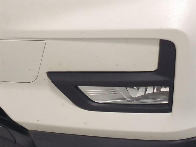 Photo of 2018 Glacier White Nissan Rogue