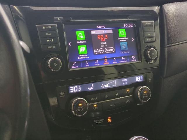 Photo of 2018 Glacier White Nissan Rogue