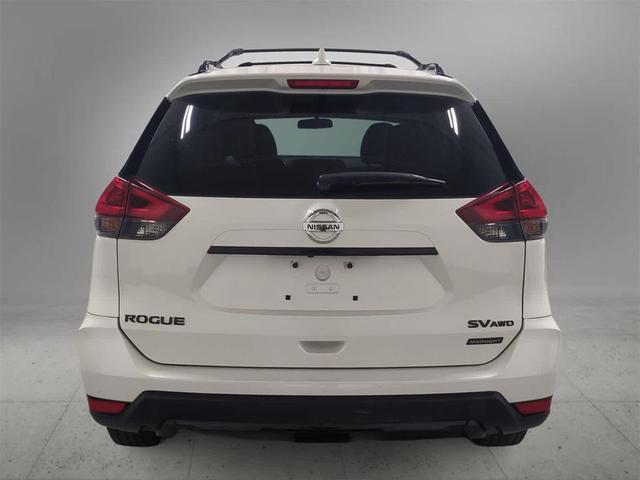 Photo of 2018 Glacier White Nissan Rogue