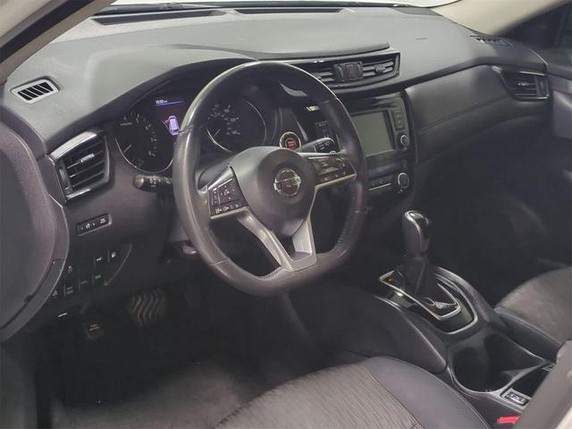 Photo of 2018 Glacier White Nissan Rogue