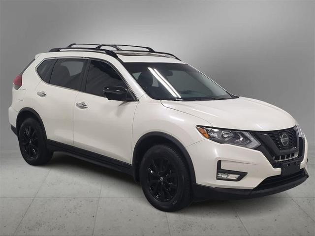 Photo of 2018 Glacier White Nissan Rogue