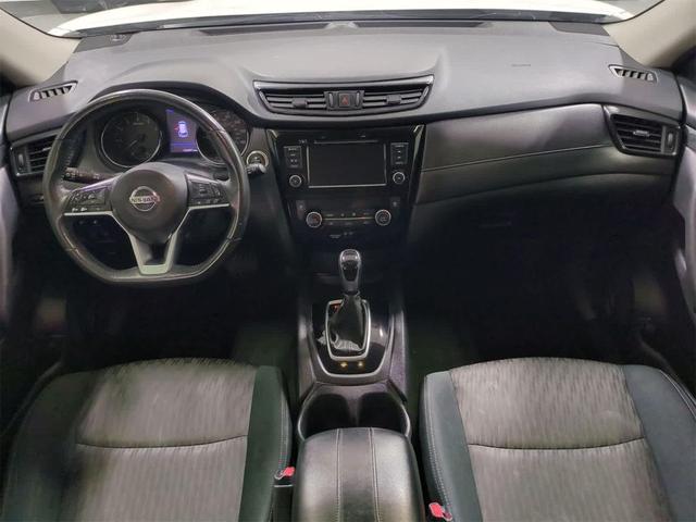 Photo of 2018 Glacier White Nissan Rogue