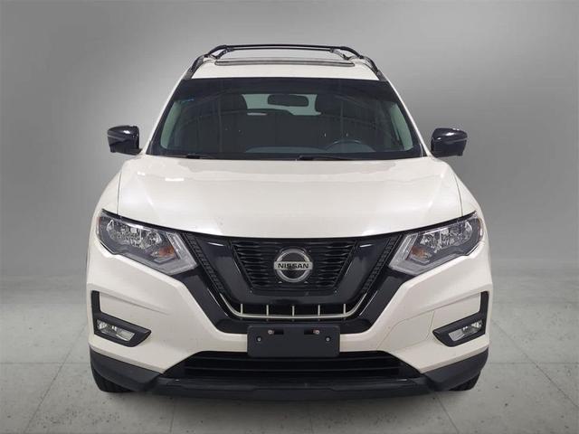 Photo of 2018 Glacier White Nissan Rogue