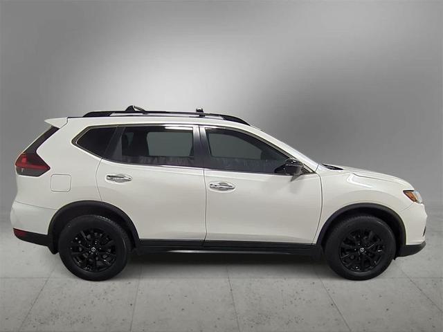 Photo of 2018 Glacier White Nissan Rogue