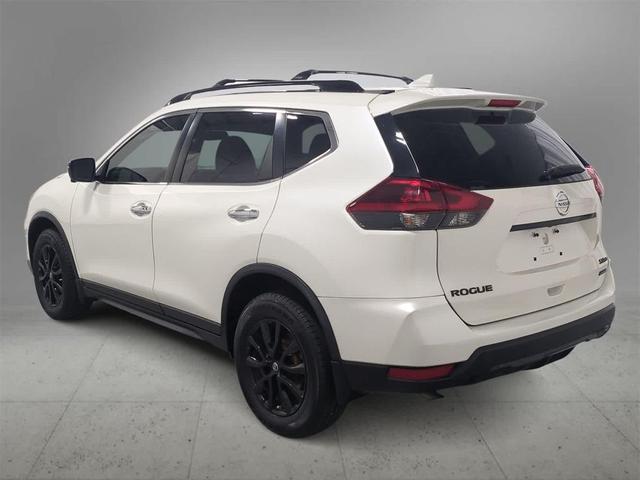 Photo of 2018 Glacier White Nissan Rogue