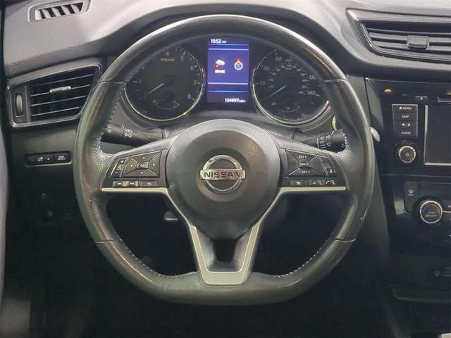 Photo of 2018 Glacier White Nissan Rogue