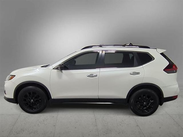 Photo of 2018 Glacier White Nissan Rogue