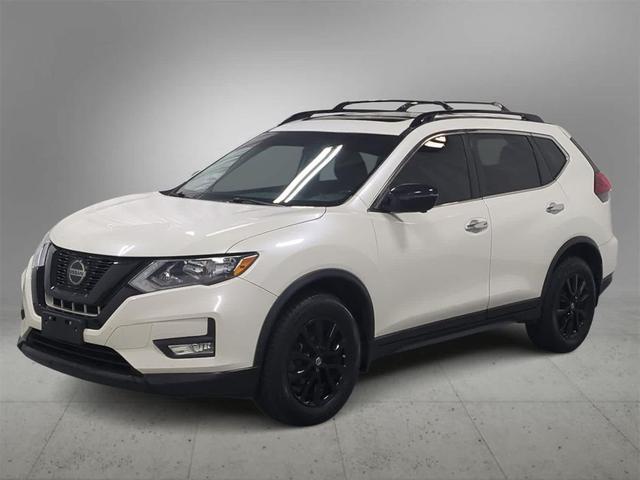 Photo of 2018 Glacier White Nissan Rogue