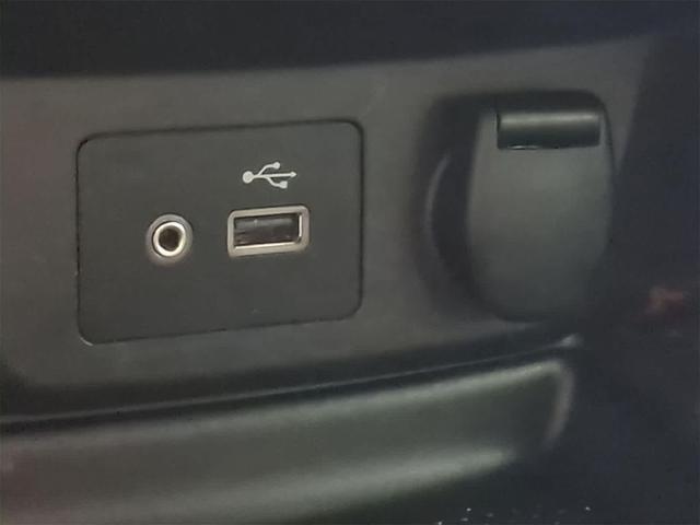 Photo of 2018 Glacier White Nissan Rogue