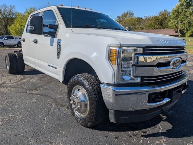 Photo of 2019 Oxford White Ford F-350