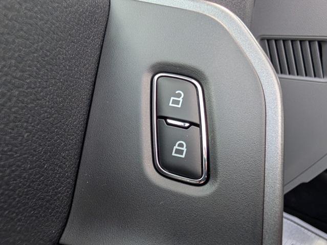 Photo of 2025 Agate Black Metallic Ford F-250