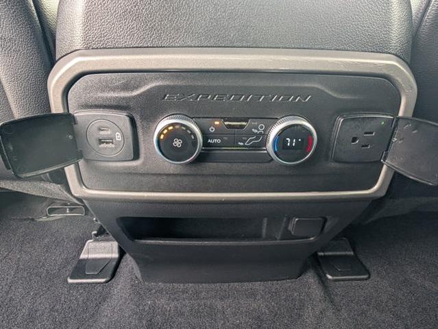 Photo of 2021 Antimatter Blue Metallic Ford Expedition