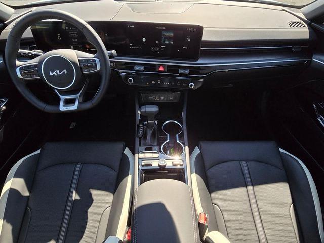 Photo of 2026 Snow White Pearl Kia K5