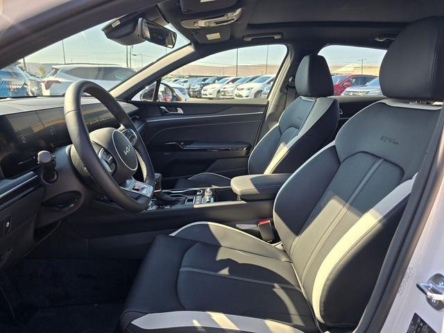 Photo of 2026 Snow White Pearl Kia K5