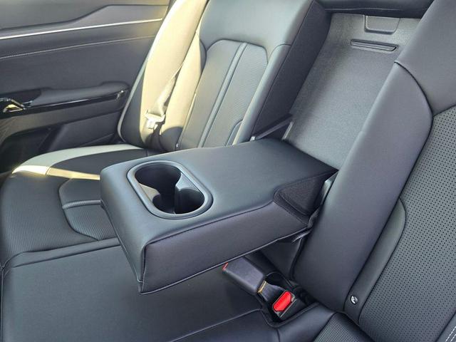 Photo of 2026 Snow White Pearl Kia K5