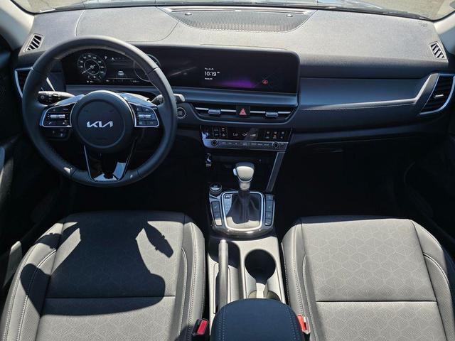 Photo of 2026 Ocean Blue Kia Seltos