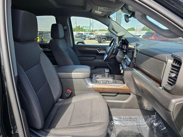 Photo of 2023 Onyx Black GMC Sierra 1500