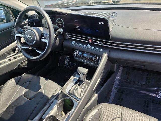 Photo of 2022 Phantom Black Hyundai ELANTRA HEV