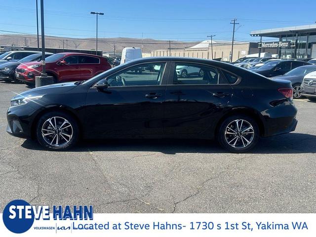 Photo of 2023 Aurora Black Pearl Kia Forte
