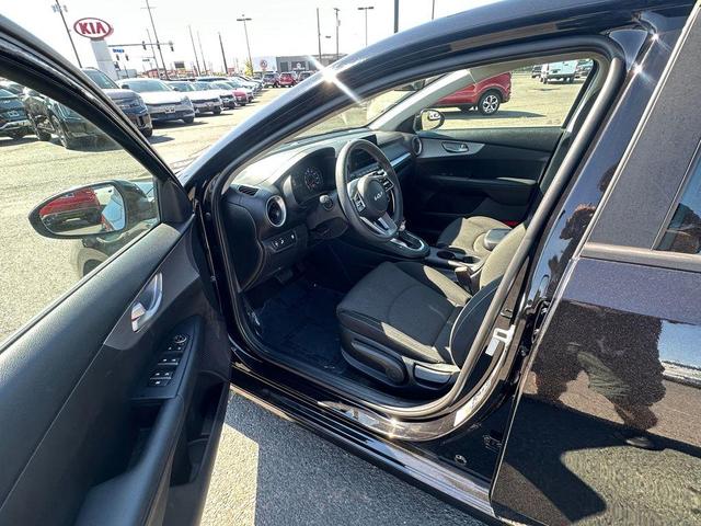 Photo of 2023 Aurora Black Pearl Kia Forte