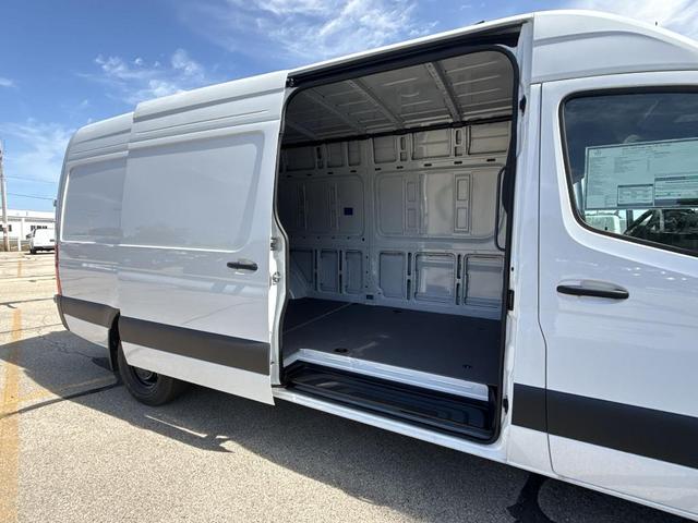 Photo of 2025 White Mercedes-Benz Sprinter 2500