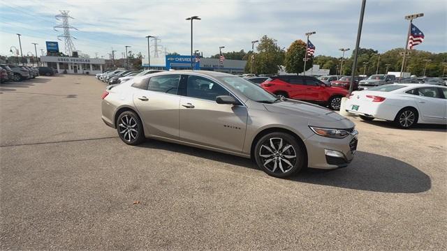 Photo of 2022 Mineral Gray Metallic Chevrolet Malibu