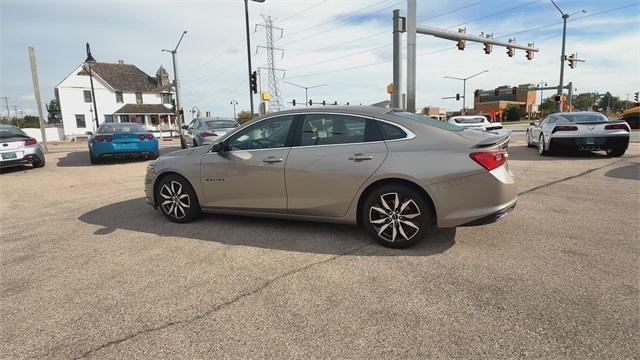 Photo of 2022 Mineral Gray Metallic Chevrolet Malibu
