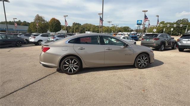 Photo of 2022 Mineral Gray Metallic Chevrolet Malibu