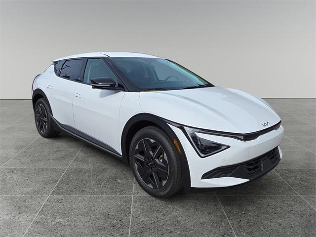 Photo of 2025 Glacier White Pearl Kia EV6