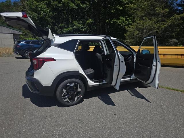 Photo of 2025 Snow White Pearl Kia Seltos