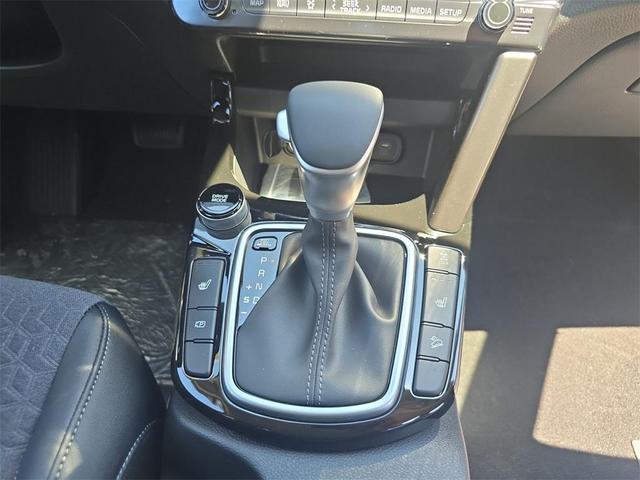 Photo of 2025 Snow White Pearl Kia Seltos