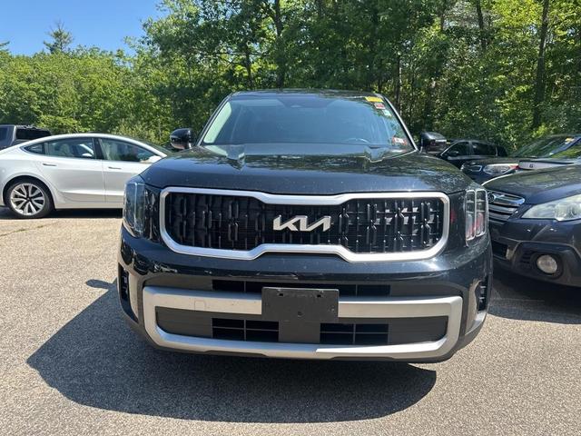 Photo of 2023 Ebony Black Kia Telluride
