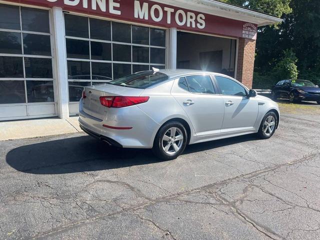 Photo of 2015 Silver Kia Optima
