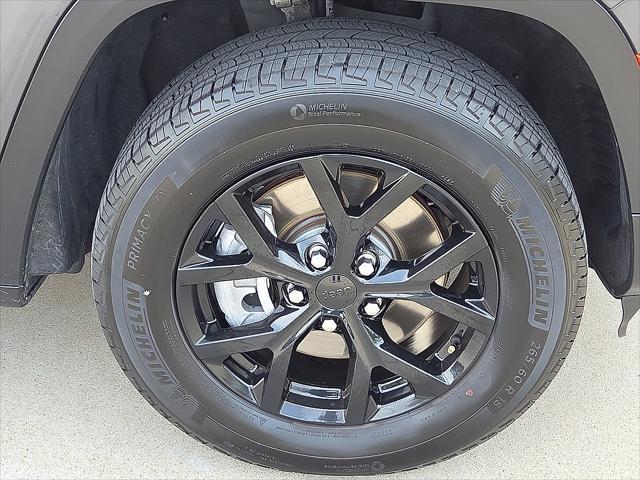 Photo of 2024 Baltic Gray Metallic Clearcoat Jeep Grand Cherokee L