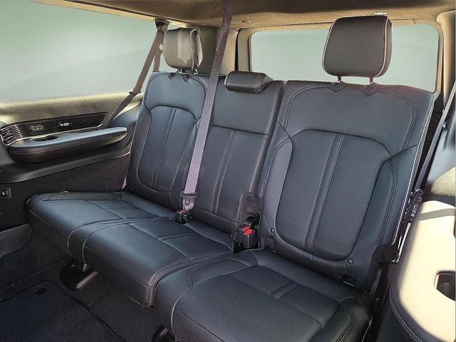Photo of 2024 Diamond Black Crystal Pearlcoat Jeep Grand Wagoneer L