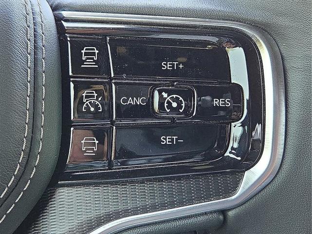 Photo of 2024 Diamond Black Crystal Pearlcoat Jeep Grand Wagoneer L