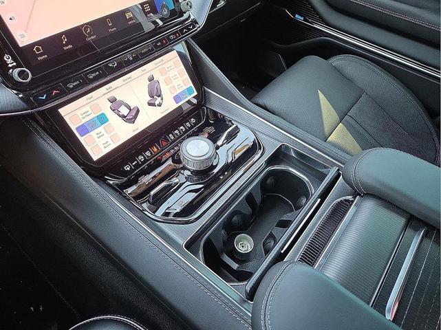Photo of 2024 Diamond Black Crystal Pearlcoat Jeep Grand Wagoneer L