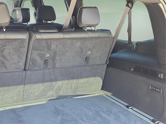 Photo of 2024 Diamond Black Crystal Pearlcoat Jeep Grand Wagoneer L