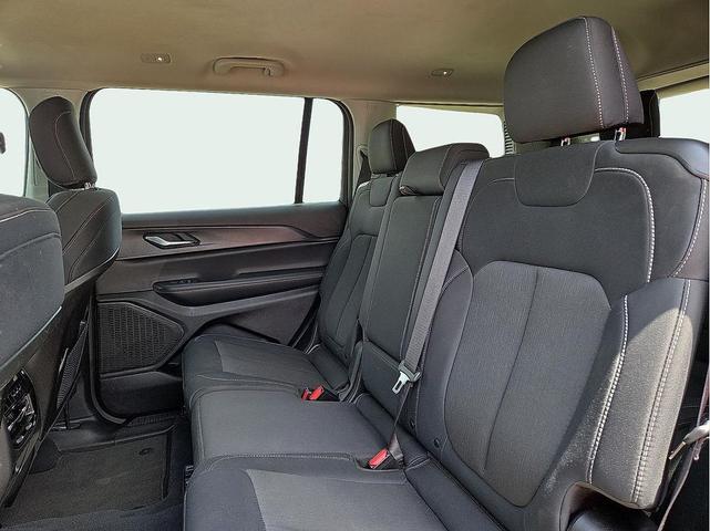 Photo of 2023 Bright White Clearcoat Jeep Grand Cherokee L