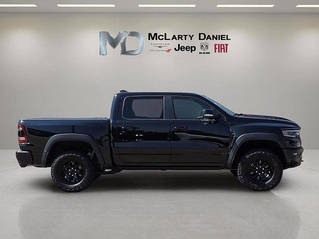 Photo of 2022 Diamond Black Crystal Pearlcoat RAM 1500
