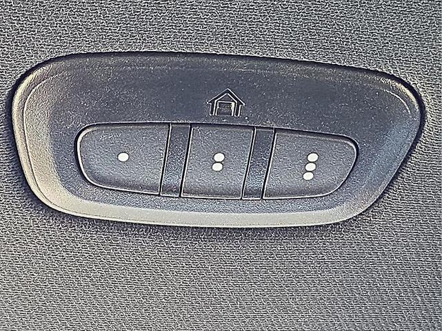 Photo of 2022 Diamond Black Crystal Pearlcoat RAM 1500