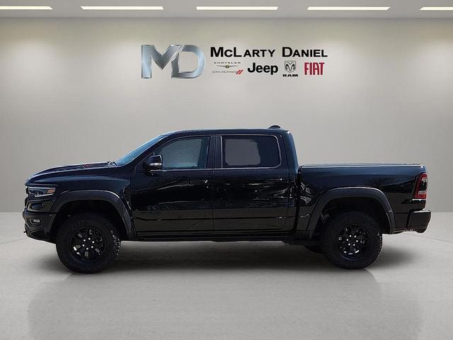Photo of 2022 Diamond Black Crystal Pearlcoat RAM 1500