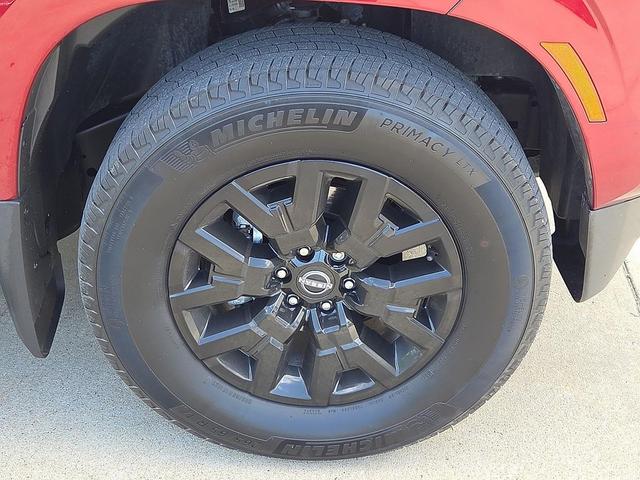 Photo of 2022 Cardinal Red Tricoat Nissan Frontier
