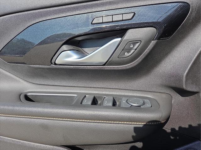 Photo of 2022 Summit White GMC Terrain